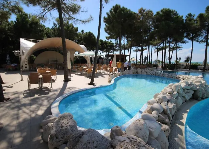 Отель Dolce Kryemedhej